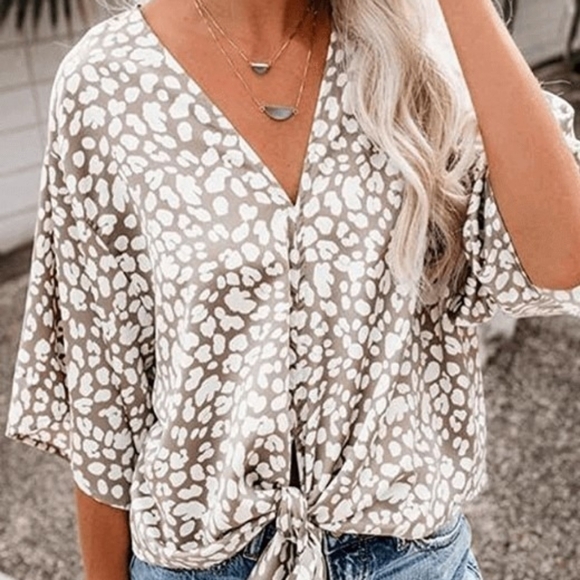 Source Unknown Tops - Tan Leopard / Cheetah V-neck Women's Medium Blouse With Tie Business Casual